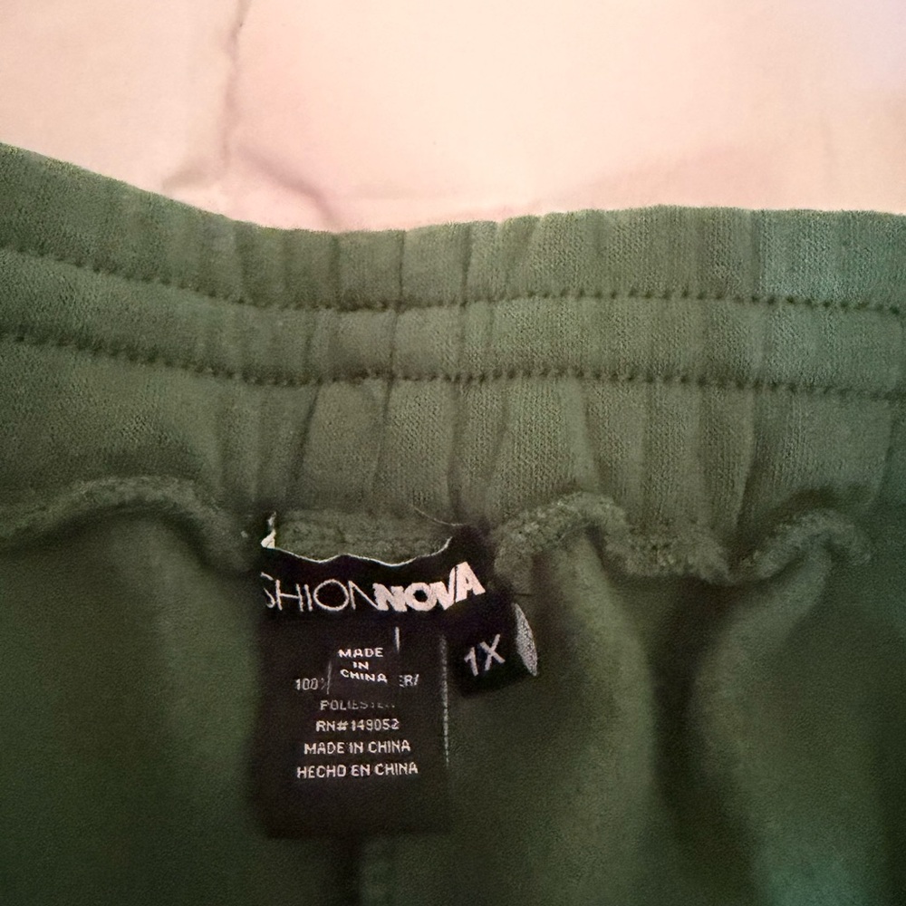 Fashion Nova Women's Fleece Pant Set - Picture 9 of 11